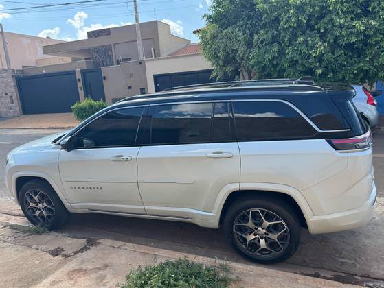 JEEP COMMANDER 2.0 TD380 TURBO DIESEL OVERLAND AT9 JEEP COMMANDER 2.0 TD380 TURBO DIESEL OVERLAND AT9